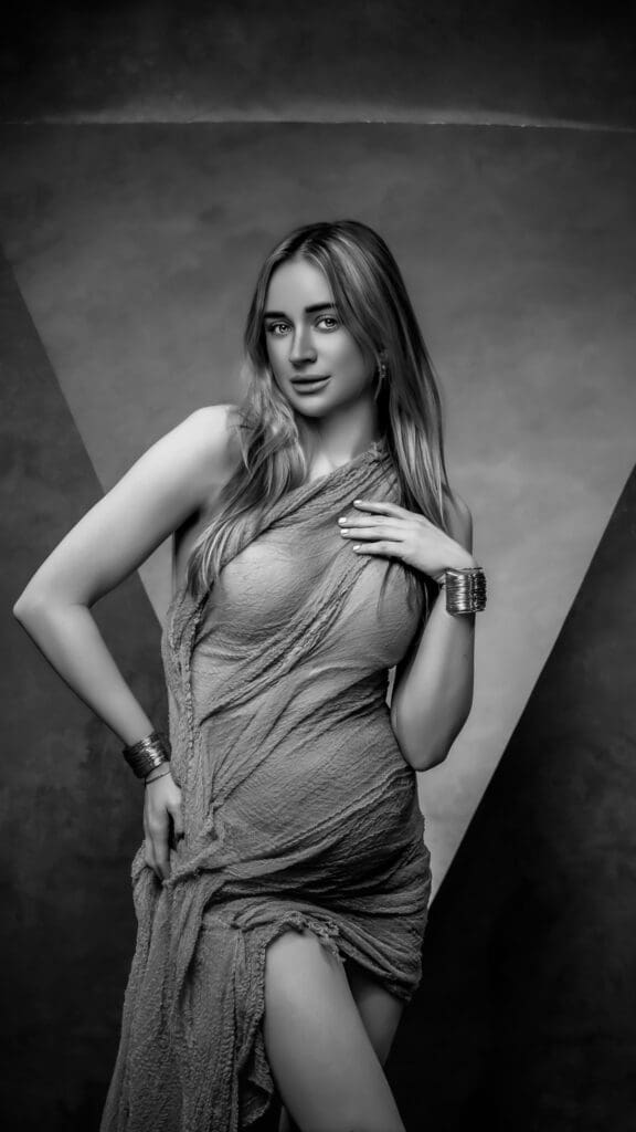 Expectant mother posing with her baby bump during a timeless black-and-white maternity session photographed by Tobi Rose Photography in Hood River, Oregon