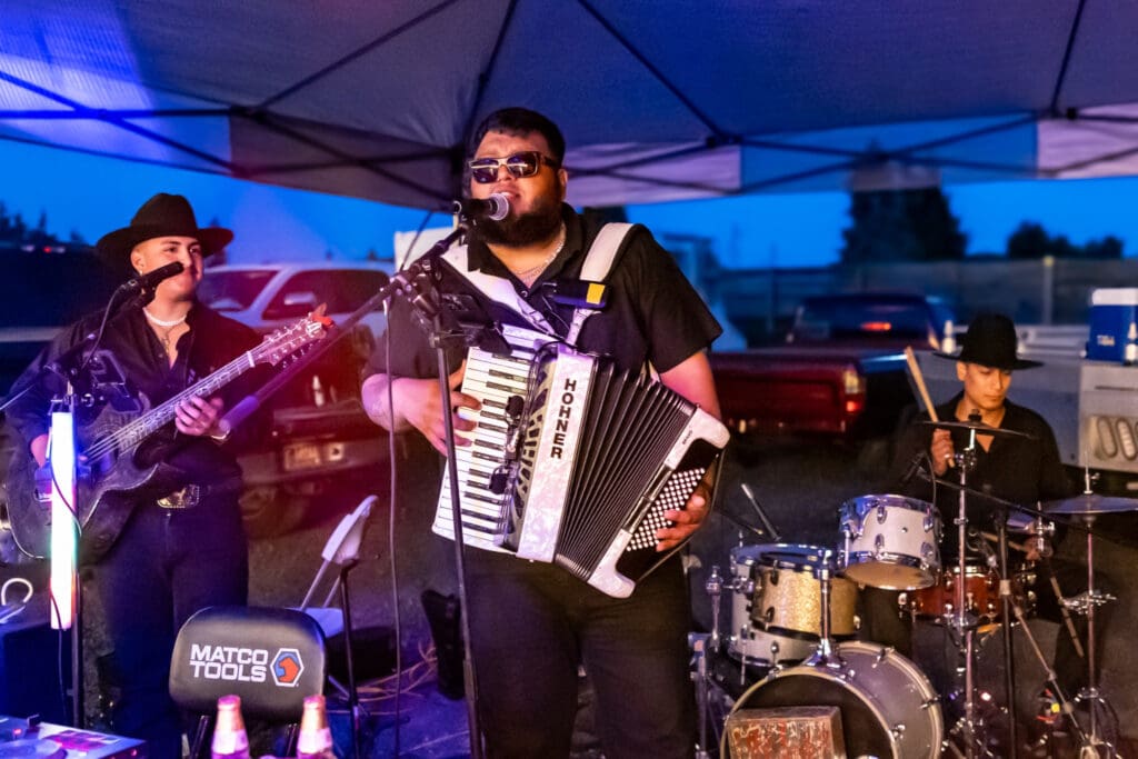 Los Renegados performing live at Letty’s 50th birthday party in Hood River, Oregon, photographed by Tobi Rose Photography.